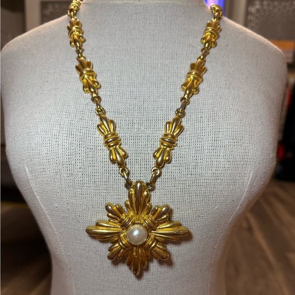 SOLD Vintage. 1972 Mimi Di N - Runway Necklace - Picture 2 of 15